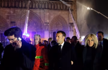 Макрон на пожаре в Нотр-Дам-де-Пари