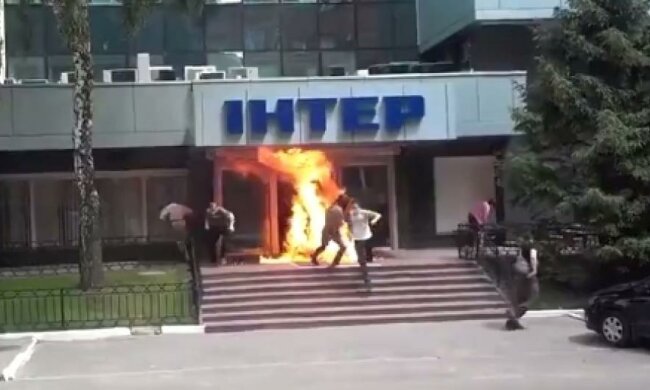 "Сжечь их всех": в интернете высмеяли поджог "Интера"