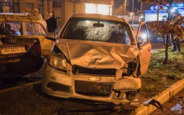 С похмелья за руль: в центре Киева устроили месиво из авто