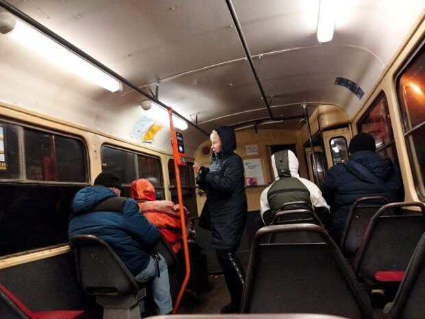 Громадський транспорт - фото Знай.ua