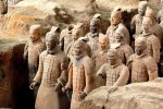 300 вооруженных до зубов пехотинцев: археологи наткнулись на грозную армию, охраняющую покой императора
