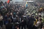 Вогонь, гранати і море крові: під Радою сталися нові зіткнення