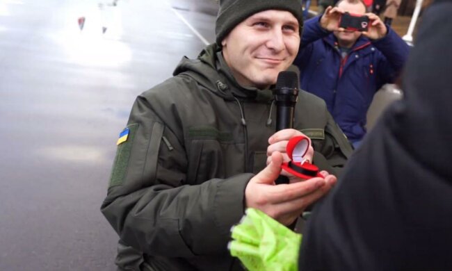Любовна лихоманка в МВС: нацгвардійців пронизала стріла Амура просто під час присяги, відео