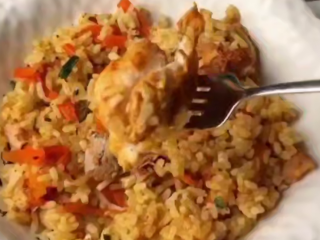 Плов в рукаве, кадр из видео