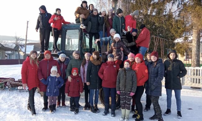 Хмельничани на санках встановили небувалий рекорд: випливли всім селом