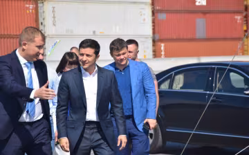 Зеленського зустріли десятки розлючених одеситів, озвучено ультиматум: перші подробиці та фото