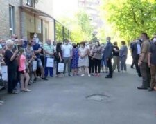 Жертв вибуху на Позняках не пускають в нові квартири Зеленського