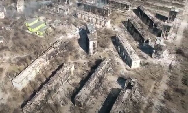 Мариуполь после обстрелов россиянами. Фото: скрин youtube