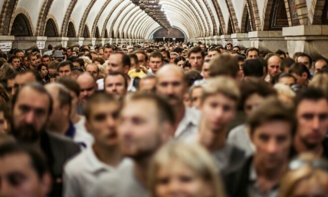 Від завтра столичне метро буде ходити частіше
