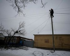 Боевики пригрозили расстреливать электриков под Авдеевкой