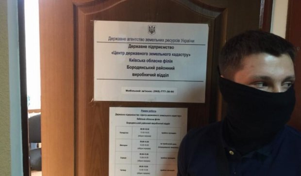 Чиновників з Київщини спіймали на хабарі у 130 тисяч гривень