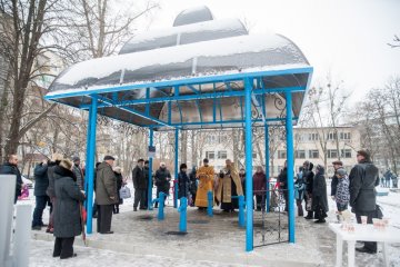 Київ залишився без води, до бюветів стоїть черга: названо адреси і терміни