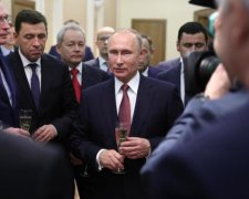 Експерт пояснив, як Путін допоможе росіянам обрати себе