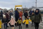Перекрыли дорогу, скриншот: Youtube