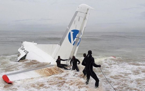 Украинский самолет разбился в Африке, есть жертвы