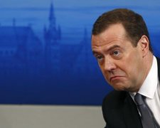 Родственника Медведева "выселили" из-под Киева