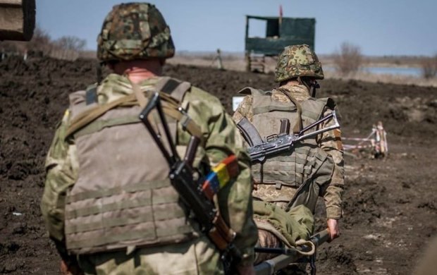 Сутки на Донбассе: боевики ранили украинских героев из запрещенного вооружения, градус неумолимо растет