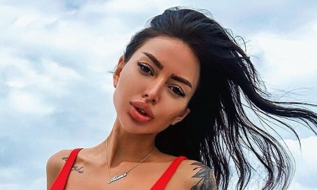 Алена Омович