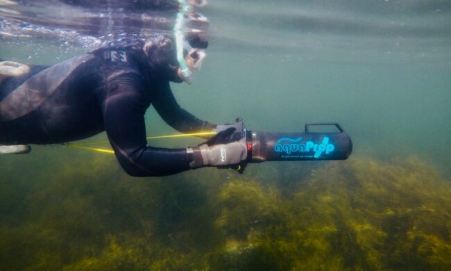 На Хмельниччині з водолазами шукають підводного мисливця - пішов на дно більше тижня тому