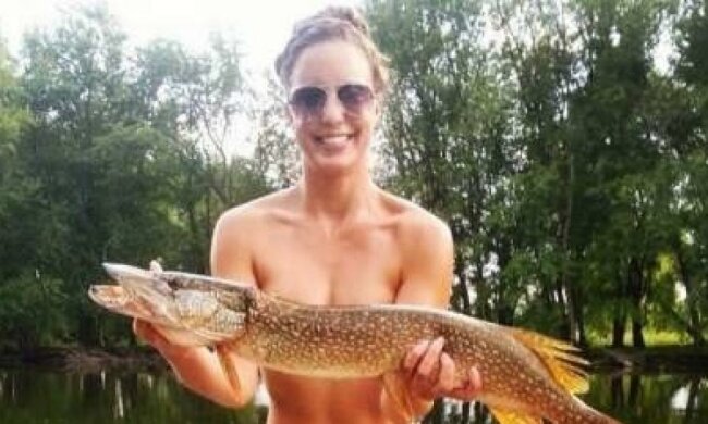 Дівчата без купальника стали кращими рибалками сезону