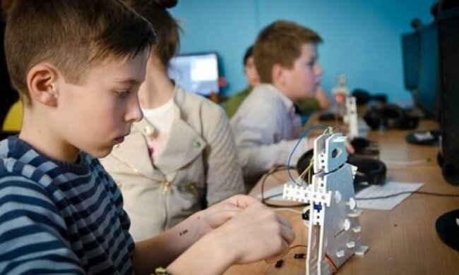 Львівських школярів навчать робити роботів