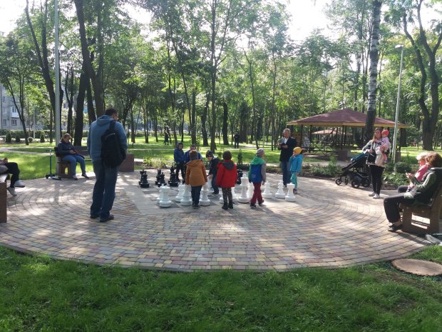 Огидний злочин київських вандалів: популярний парк став жертвою неадекватних покидьків, руки б таким повідривати