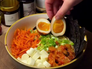 Мариновані яйця, кадр з відео