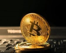Bitcoin різко впав: прогнози аналітиків