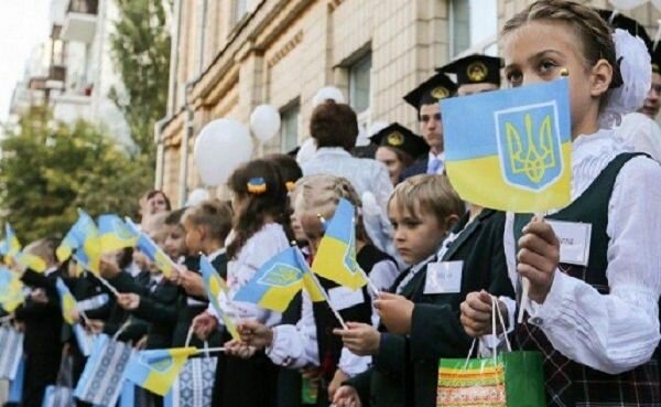 У Шмыгаля вцепились в украинских школьников: "Не менее 12 лет"
