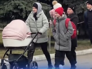 Украинские беженцы, скриншот из видео