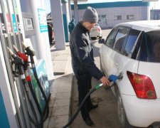 Цены на топливо сделают большинство водителей пешеходами