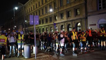 Нічний заїзд на роликах у Варшаві, організований Nightskating Warszawa