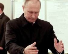 Путин превратил россиян в покорных рабов