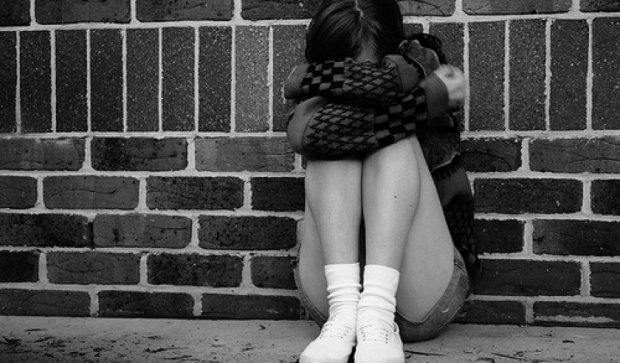 В Рівненській області дівчини через сварку з хлопцем скоїла самогубство