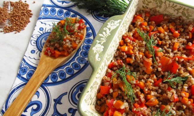 Універсальний рецепт гречки з овочами і сиром