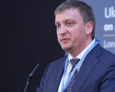 Відставка прем'єра: Петренко заступився за Гройсмана