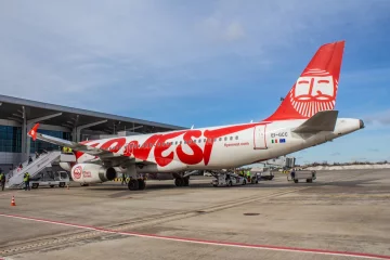 Літак Ernest Airlines, фото: hrk.aero
