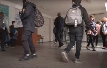 школа, скріншот з відео