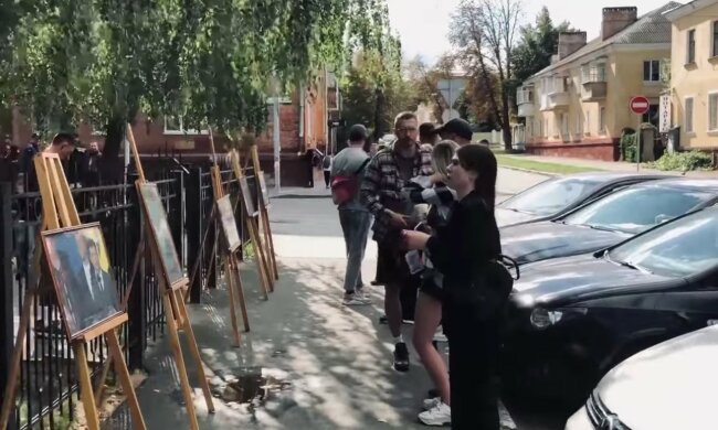 Представители Национального устроили выставку с фотографиями граффити