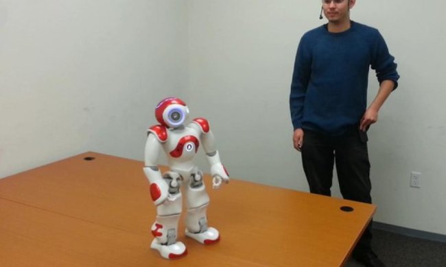 Роботів навчили сумніватися в наказах людини