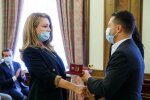 Тина Кароль "выстрелила" в Зеленского соблазнительным взглядом, Потап аж маску снял
