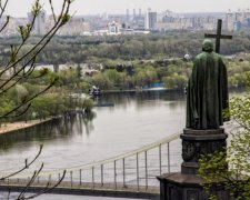 В Киеве вандалы надругались над памятником