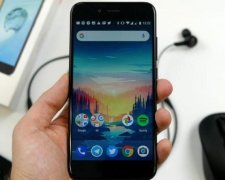 Швидше за світло: Xiaomi Mi 8 розкрив головний козир