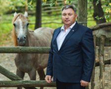 Одіозний губернатор поперся піаритись на передову з годинником за мільйон