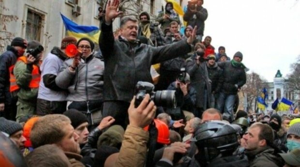 С Порошенко на Майдане произошел казус: таксист не захотел везти бывшего президента, детали