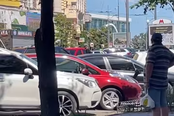 В Харькове мужчина бросался под автомобили