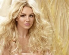 Брітні Спірс здивувала ультратонкою сукнею та хвилюючим декольте