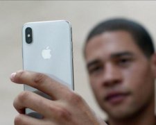 10-летний малыш уделал Apple