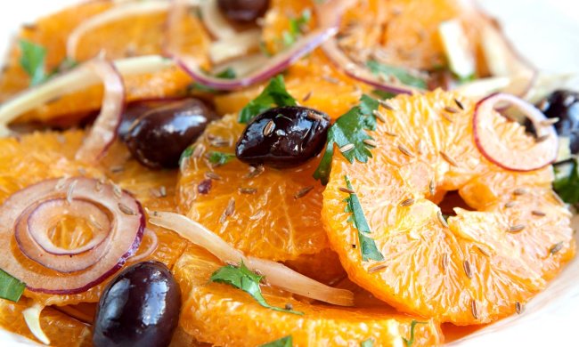 Сезонный рецепт: необычный салат из апельсинов