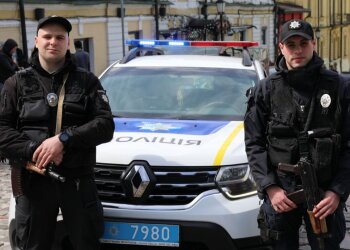Поліція перевіряє VIN-код автомобіля
